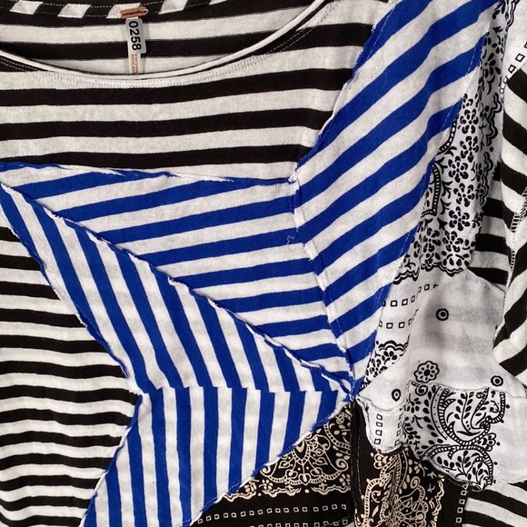 (A6) NEW Free People Head Over Heels Bandana Star Oversized crop tee, Sz M, NWOT - Picture 3 of 7